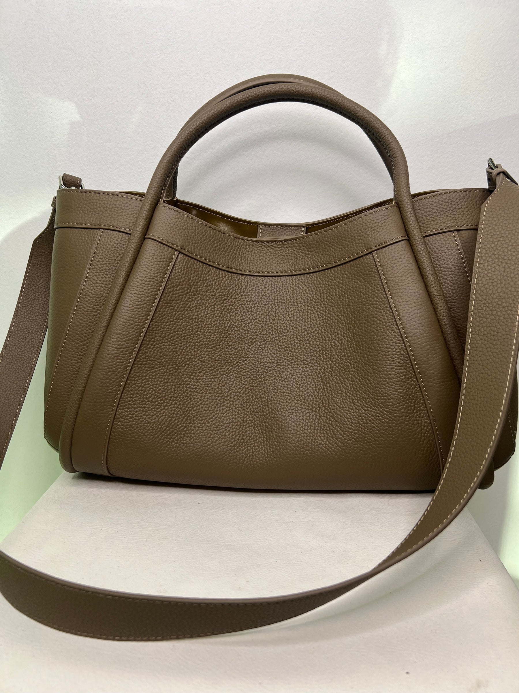 Bolsa Média Stella Couro Legítimo