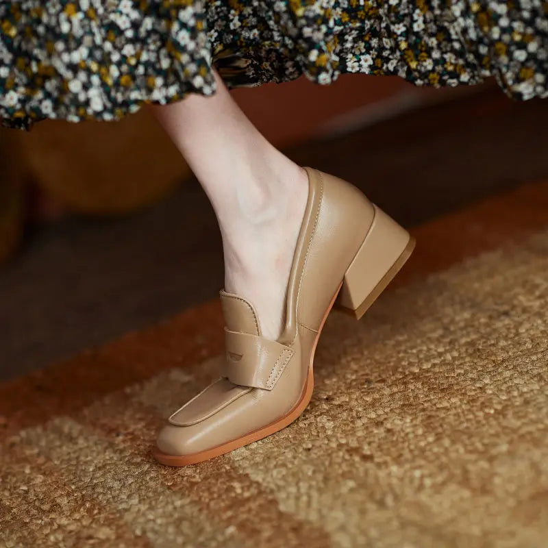Mocassim Feminino de Couro de Salto Baixo