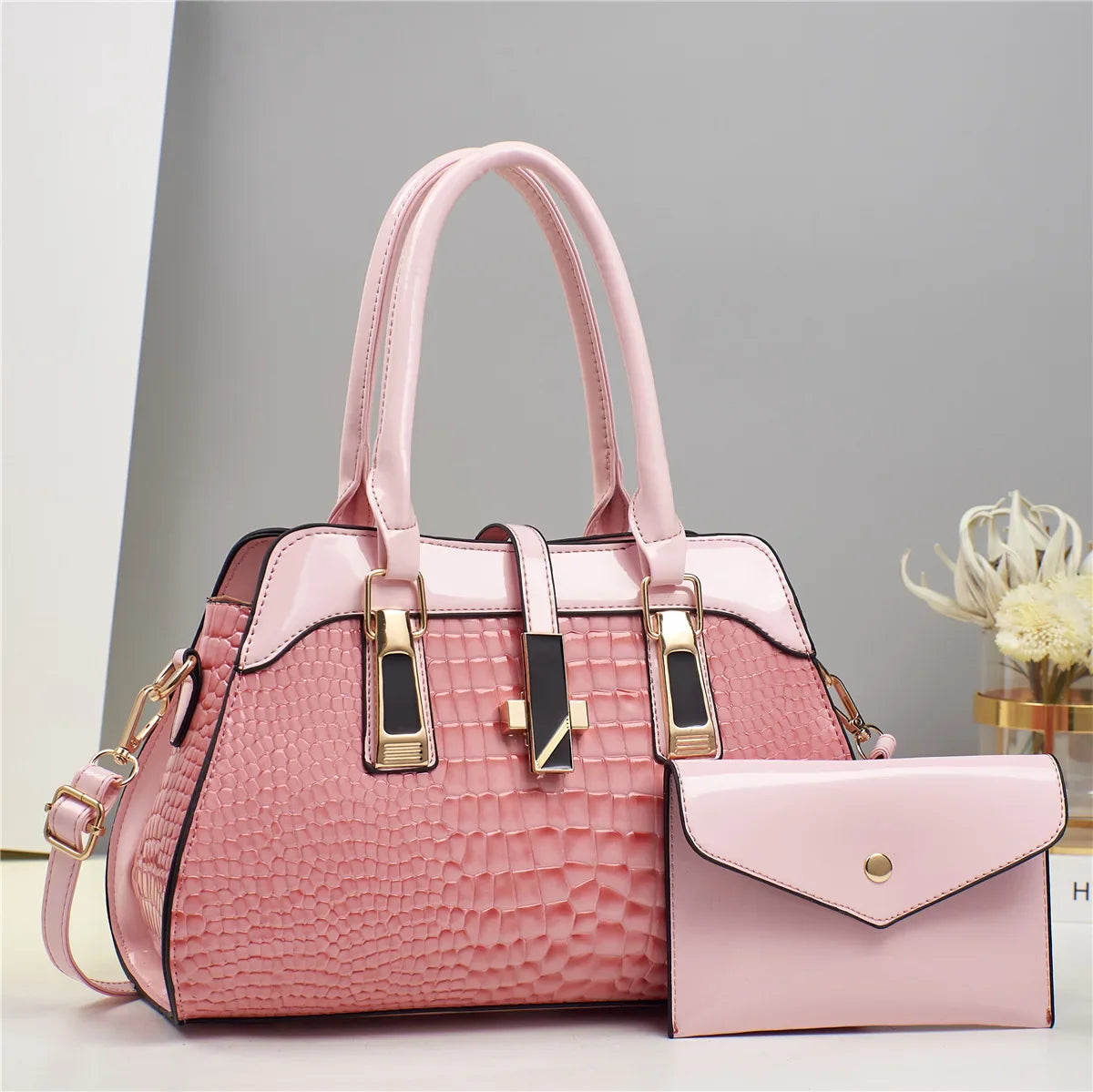 Kit com Bolsa e Carteira em Couro Legítimo