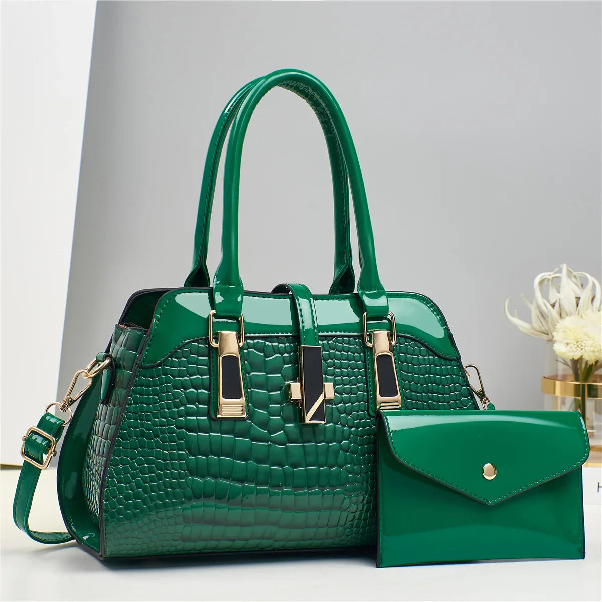 Kit com Bolsa e Carteira em Couro Legítimo