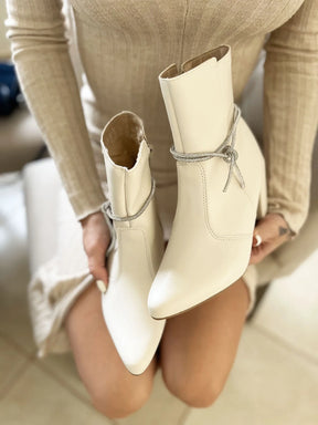 Bota Feminina Bico Fino Salto Grosso Branco