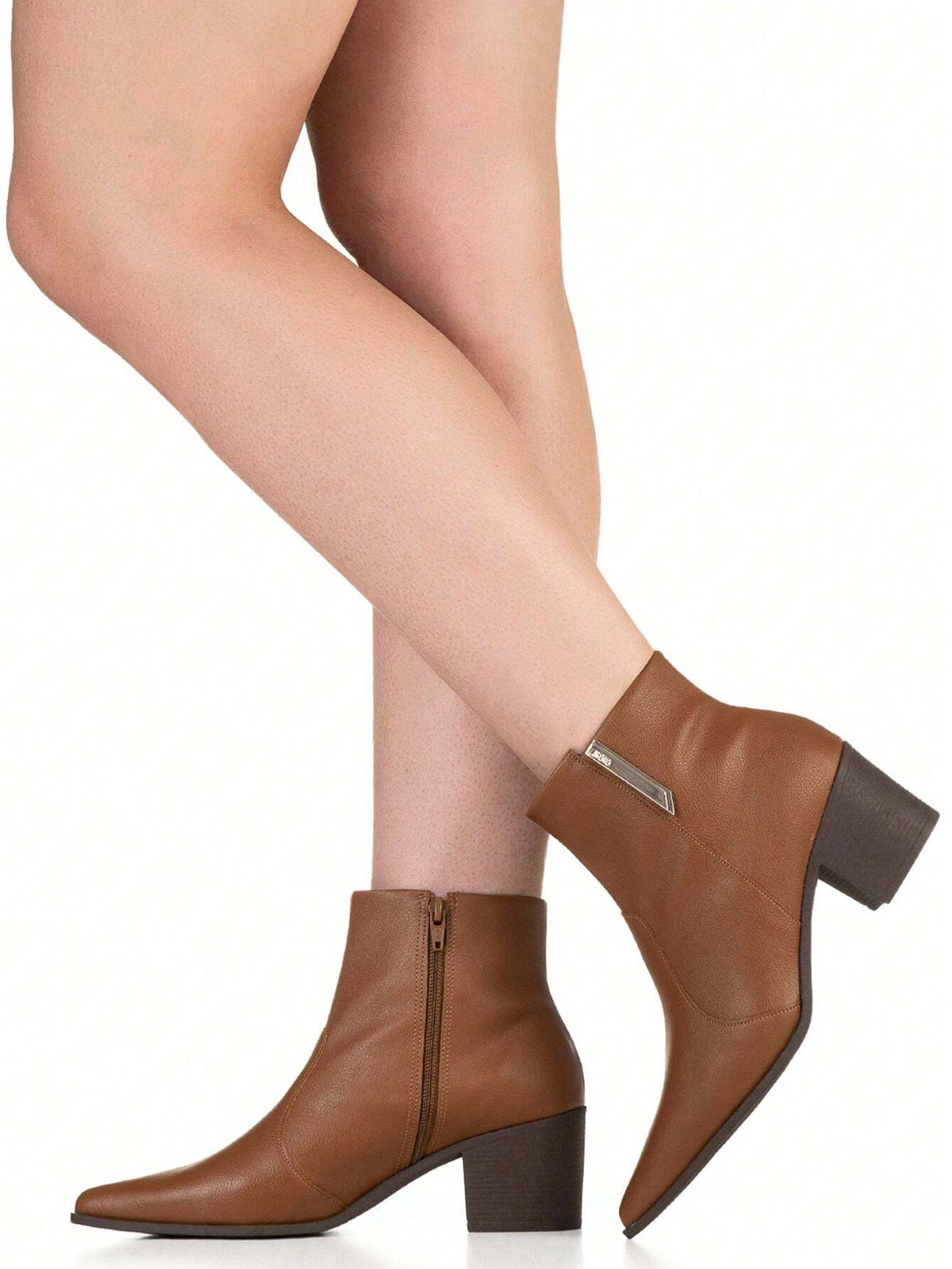 Bota Feminina Salto Médio Grosso Bico Fino