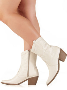 Bota Feminina Texana Bico Fino Cano Curto Branco