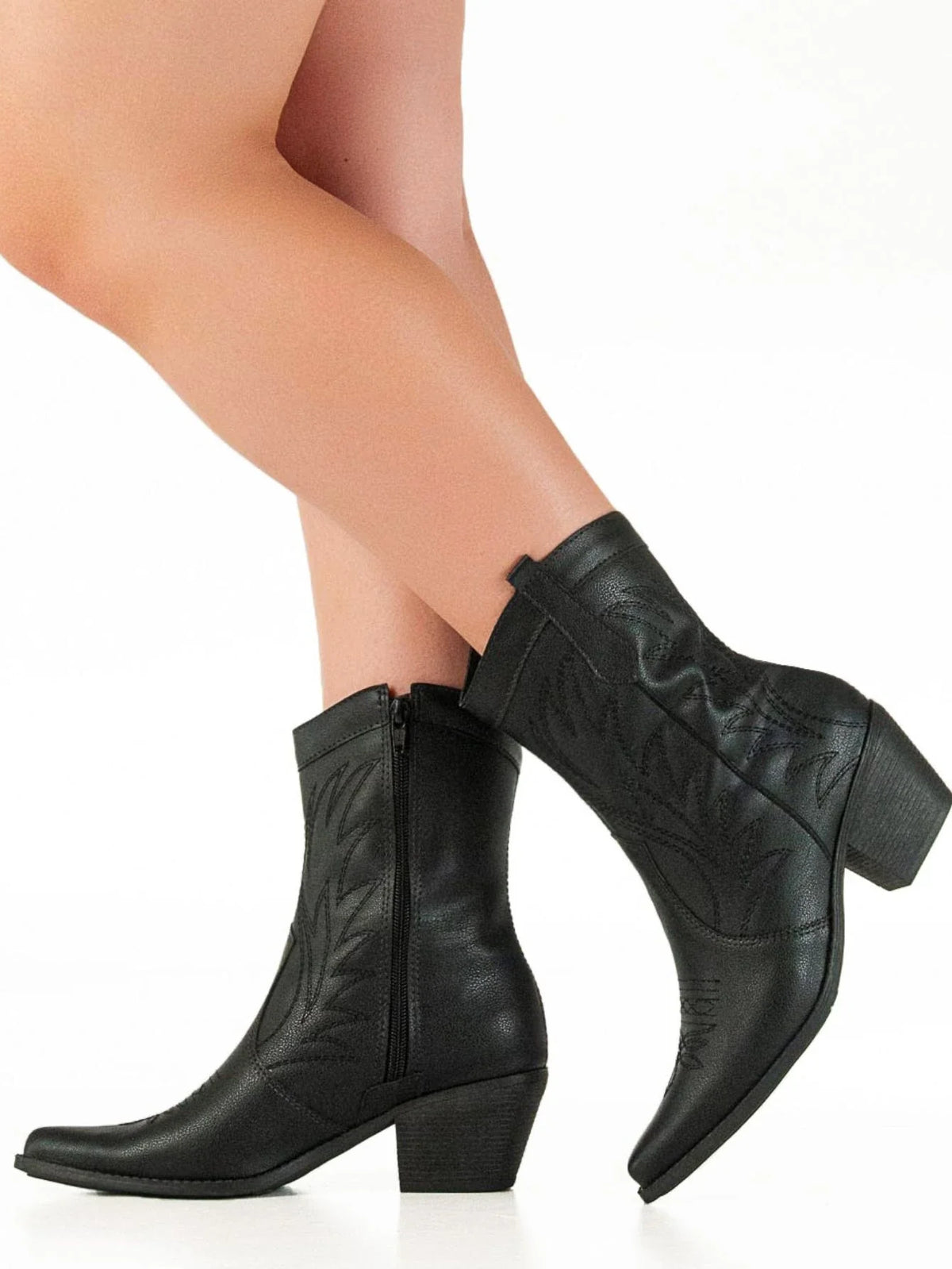 Bota Feminina Texana Bico Fino Cano Curto Preto